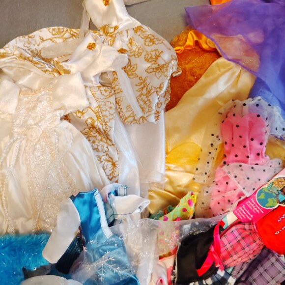 HUGE 150 PC MIXED LOT BARBIE CLOTHES VINTAGE & MODERN OUTFITS TONS OF CLOTHING! - Picture 7 of 9